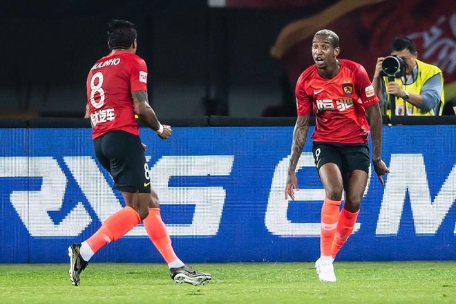 转折点广州队防线松动,英超清晨攻防权衡,质疑声仍在,细节决定成败的简单介绍 转折点广州队防线松动,英超清晨攻防权衡,质疑声仍在,细节决定成败的简单介绍