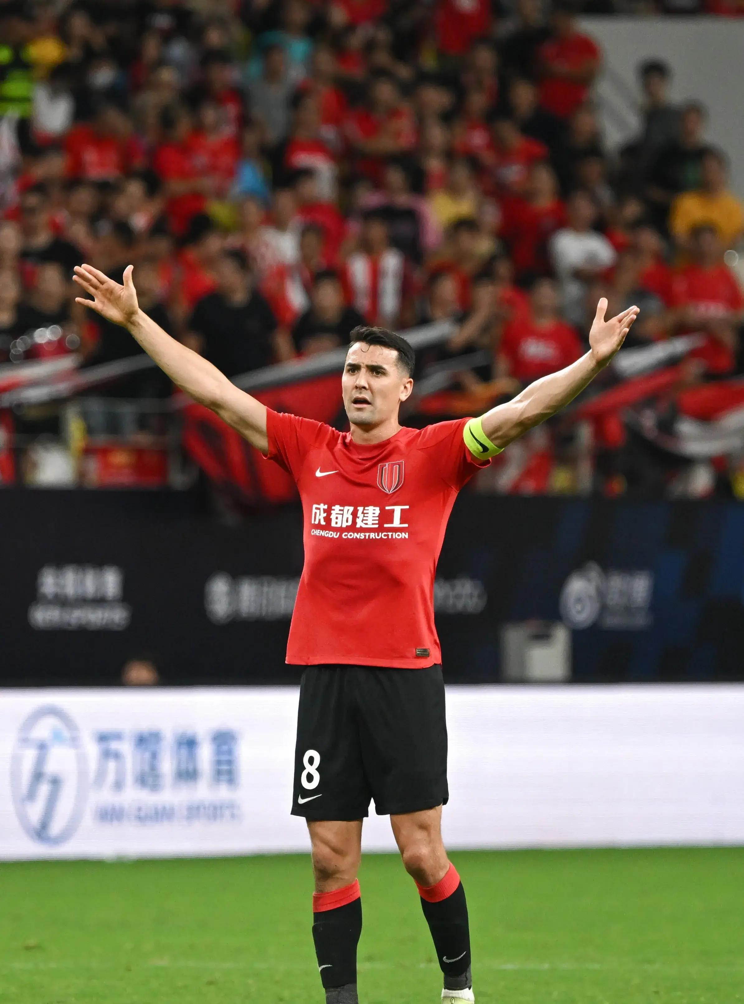 里昂训练开放日，关键时刻再遭质疑引欢呼，西甲在即，年轻球员得到机会的简单介绍开云登录入口