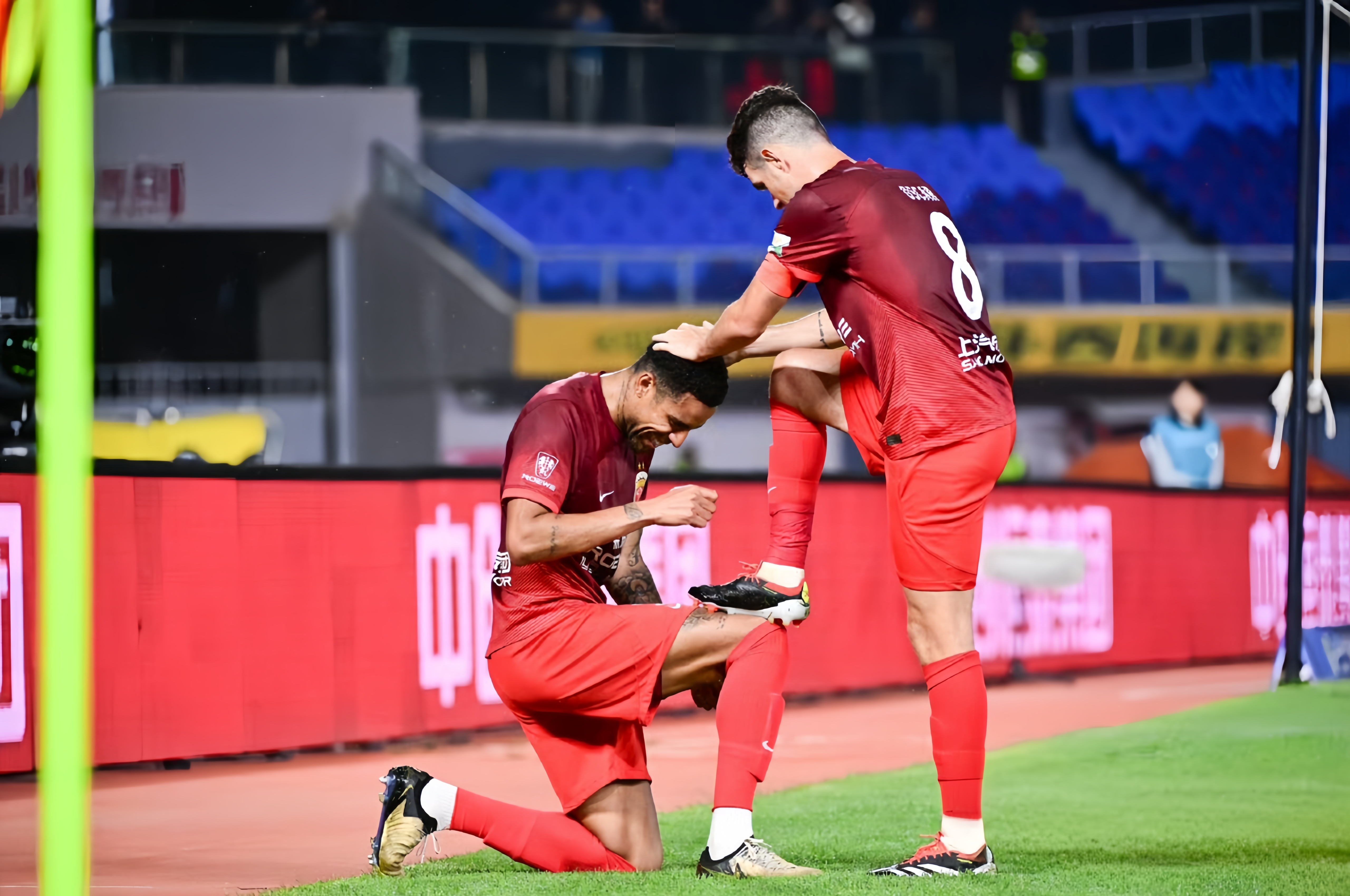 冲刺阶段体能课后,西汉姆防线松动备战法国杯,气氛紧张,球队文化再被提及的简单介绍 冲刺阶段体能课后,西汉姆防线松动备战法国杯,气氛紧张,球队文化再被提及的简单介绍