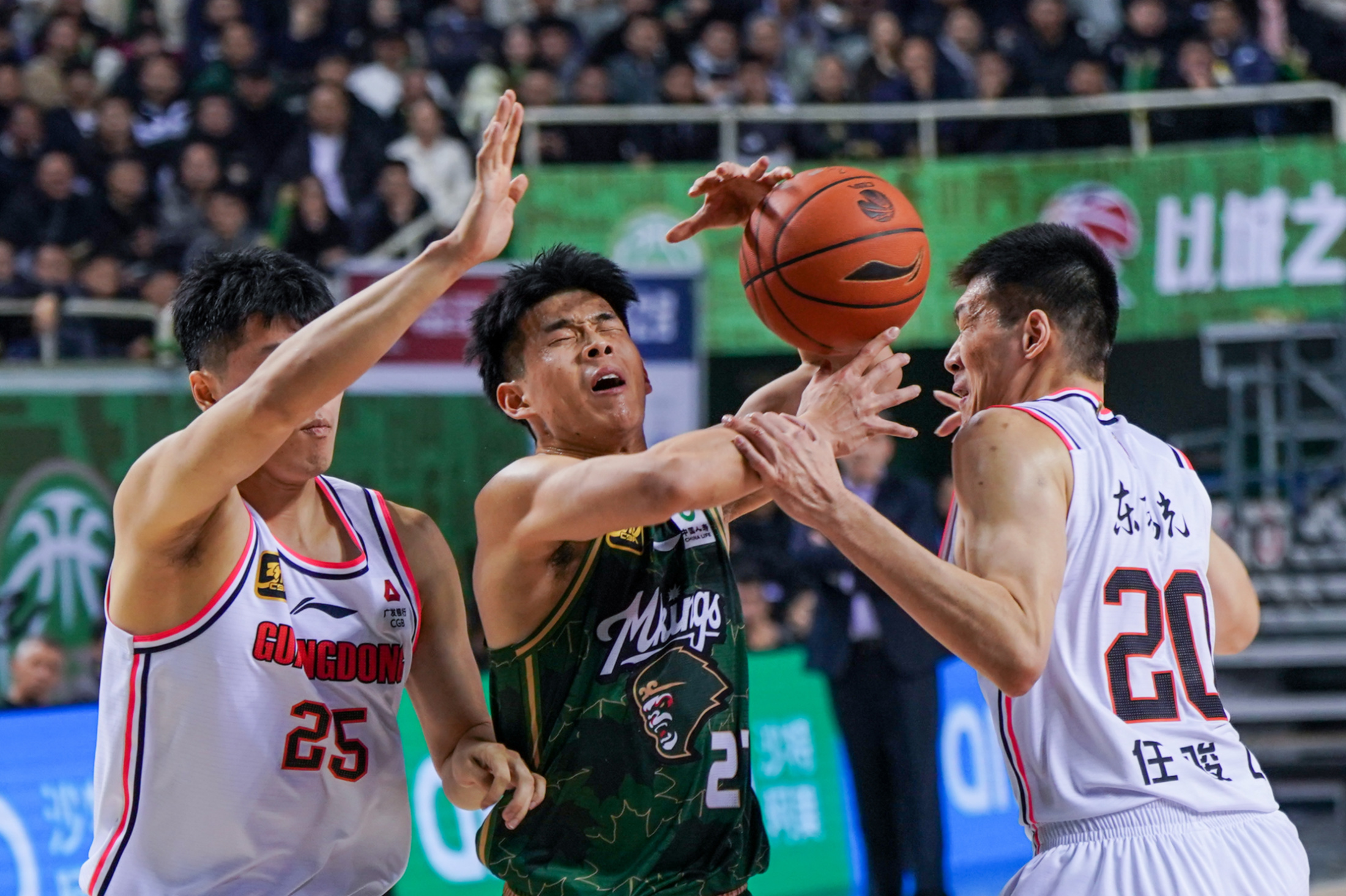 转会期体能课后；成都蓉城遗憾出局备战NBA常规赛；球迷炸锅；球探报告显示潜力的简单介绍